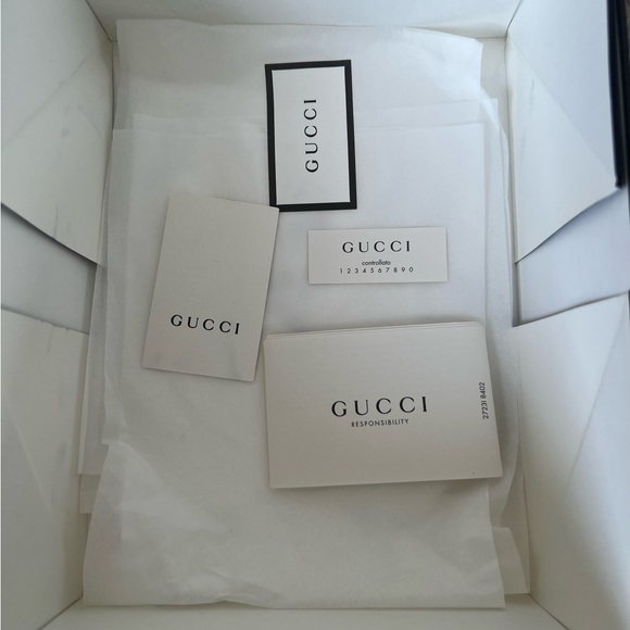 GUCCI GG MARMONT MINI SHOULDER BAG - Picture 15 of 16